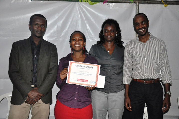 Lilliane Nakayima wahize abandi mu cyongereza.