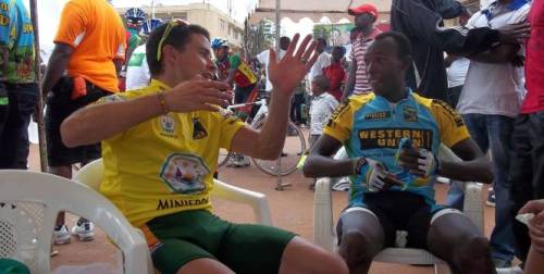 Lill Daren aganira na Adrien Niyonshuti.