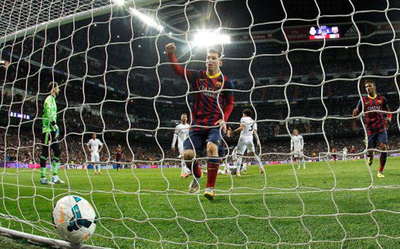 Lionel Messi yakomeje kwerekana ko akomeye,aho mu mukino wose mu bitego 4 Barcelone yatsinze,yatsinzemo 3 wenyine bituma atahana umupira.