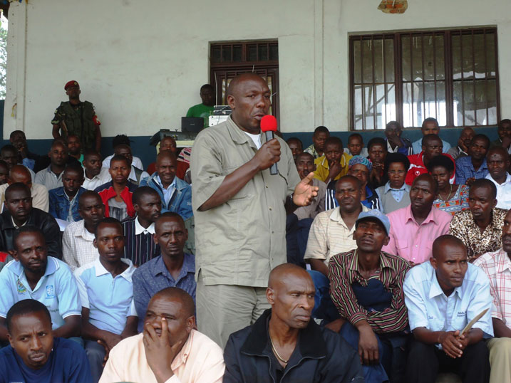 Lit Col. Mbarushimana Etienne wahoze muri FDLR asobanura ko intambara za FDLR nta kindi zigamije ngo ni zo kubafasha gucunga iminsi yabo ku isi.