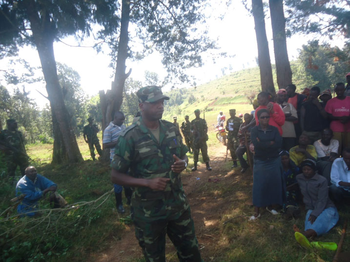 Umuyobozi w'ingabo mu karere ka Rusizi, Lt Col Cuba Vianney asaba abaturage kujya batanga amakuru ku bijyanye n'umutekano.