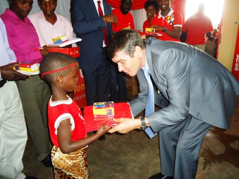 Umuyobozi mukuru wa Airtel muri Afurika, atanga impano z