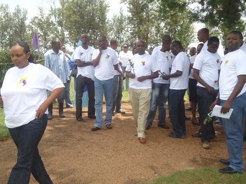 Abakoze ba MTN bari baje kwifatanya n'Abanyakinazi