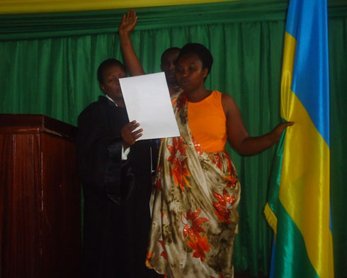 Madamu Gloria arahira.