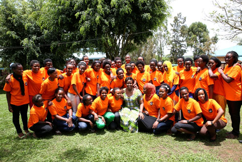 Abakobwa bo mu murysngo AERG bishimiye impanuro bahawe na Madamu Jeannette Kagame.