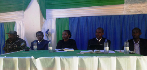 Major Karangwa Andre, Ambasaderi Polisi Denis, Ministre Isumbingabo Emma Francoise na Kayumba Bernard uyobora akarere ka Karongi mu biganiro kuri « Ndi Umunyarwanda ».