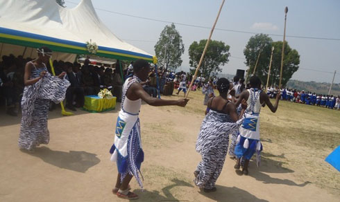 Abitabiriye ibirori byo kwizihiza umunsi wo kwibohora basabwe gutoza abana gukomeza guharanira ubwigenge.