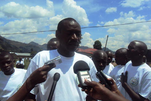 Majoro Ndayambaje ubwo yaganiraga n'abanyamakuru