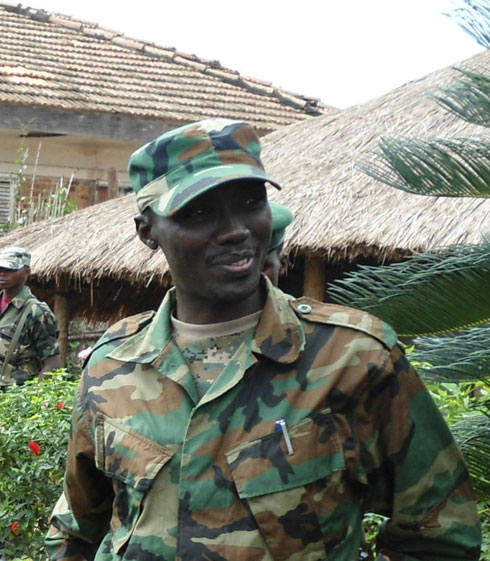 Jenerali Sultani Makenga ngo nawe yiteguye kwambura umwambaro wa gisirikari akajya korora cyangwa gucuruza