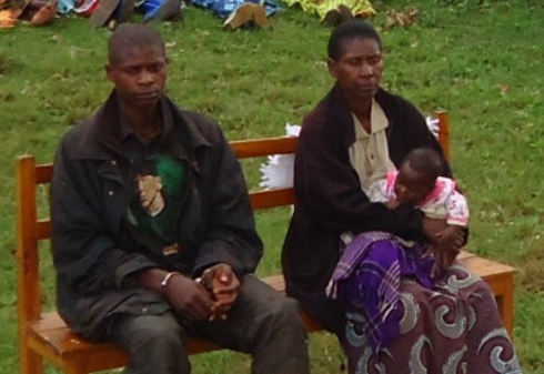 mananiyonkuru na nyina Mukeshimana bakatiwe kubera gucuruza kanyanga.