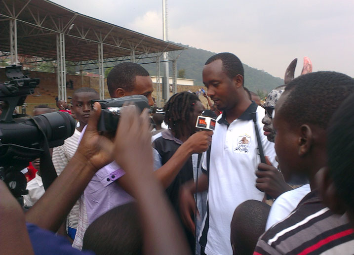 Mashami Vincent, umutoza wa APR FC wungirije, avugana n'itangazamakuru.