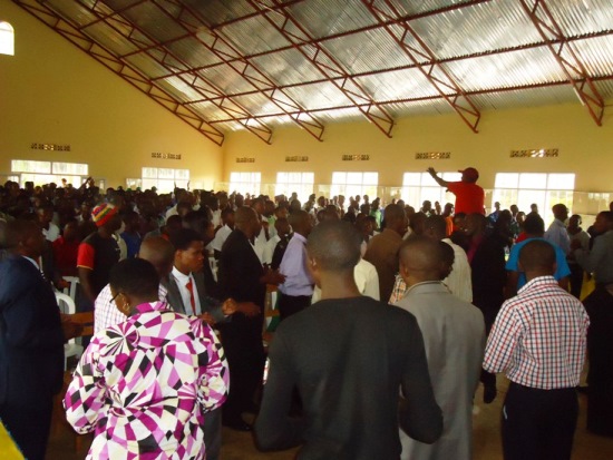 Massamba yahisemo kujya kuririmbira hagati mu bafana be.