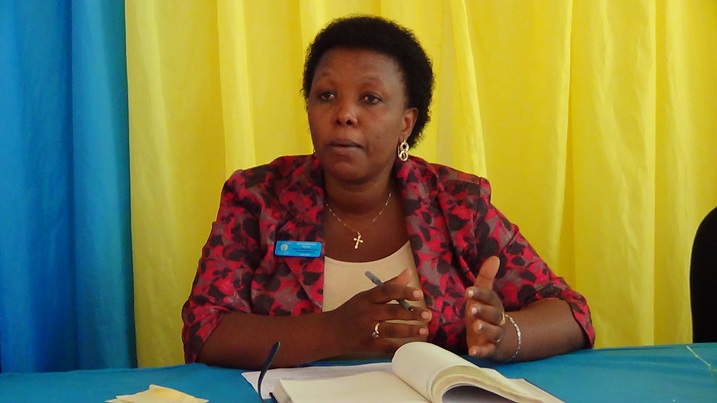 Mayor Mutakwasuku arihanangiriza abo bakorana batavugisha itangazamakuru.