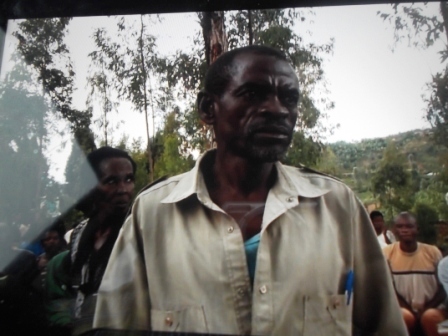 Mbakenge Aloys abantu bataramenyekana bamaze kumurandurira kawa zisaga ijana.