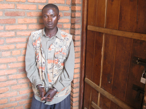 Mbarushimana yafatanywe imyenda ya gisirikare.