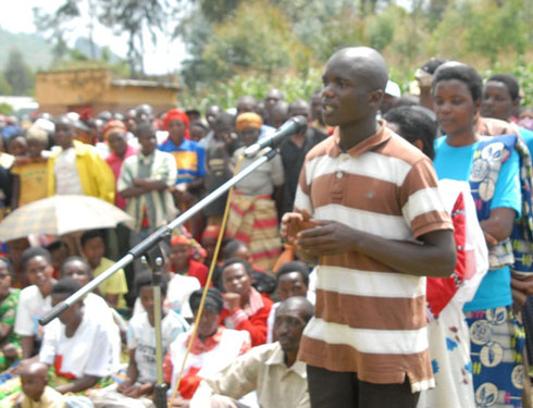 Mbonyinshuti ubwo yabazaga ikibazo cy