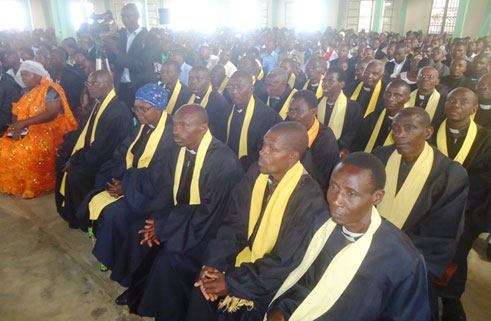 Aba ni abasanzwe ari abapsitoro bari bitabiriye gusengera no kwakira bagenzi babo bahawe inshingano nshya.