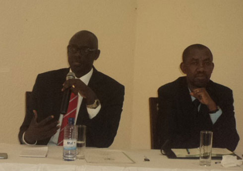 Minisitiri Busingye mu nama n