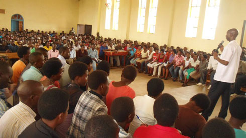 Minisitiri Fazil arasaba intore za Gisagara kubakira ku bunyarwanda buzira amoko.