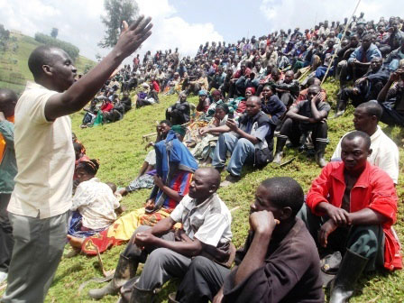 Minisitiri Kamanzi yasabye abaturage gufata neza no gukorera kawa yatewe kuko izagirira akamaro abantu benshi.