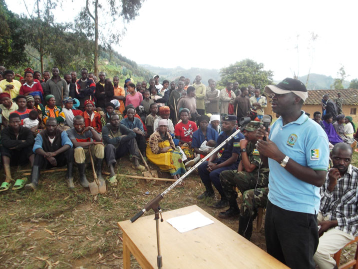 Minisitiri Kamanzi yasabye abaturage gukomeza gutunganya iyo mihanda no kuyiteraho ibyatsi n'ibiti hagamijwe kurwanya isuri.