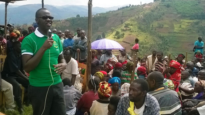 Minisitiri Kamanzi yasabye abaturage gutunganya neza ubutaka no kububyaza umusaruro kugira ngo bihaze mu biribwa.