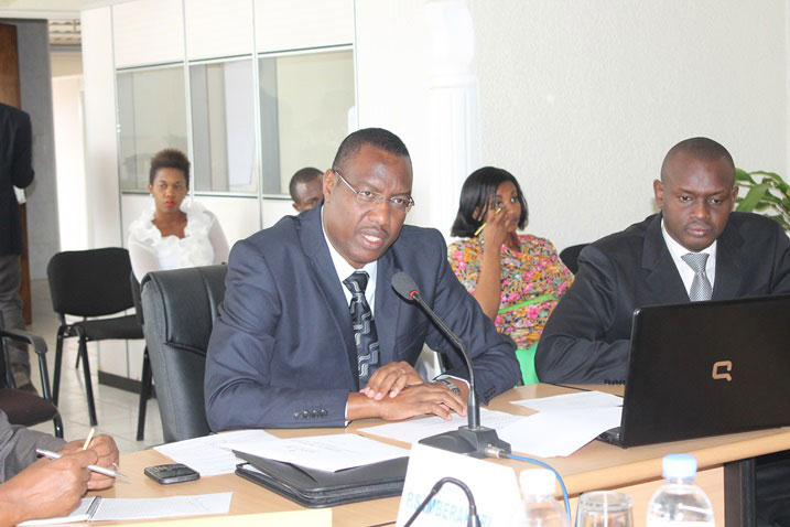 Minisitiri Mitali asobanurira ihuriro ry