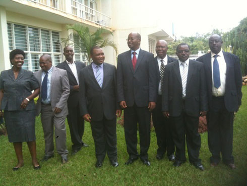 Minisitiri Musoni afata ifoto y