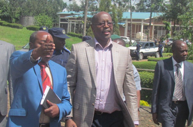 Minisitiri Musoni avuga ko mu rwego rwo guca burundu abarembetsi bagiye kubumbirwa mu makoperative baterwe inkunga maze bateze imbere. Abanze kubivamo hazakoreshwa izindi mbaraga.