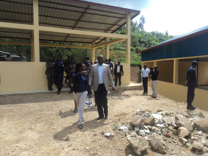 Minisitiri Musoni yasuye ibikorwa by'iterambere mu karere ka Ngororero.