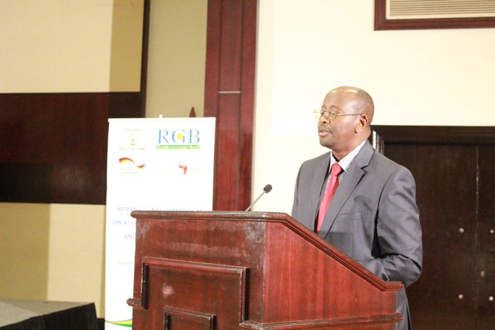 Minisitiri Musoni yatangaje ko igihe abayobozi bakoreye mu mucyo bagakorera abaturage aribwo Afurika izagira amahoro.