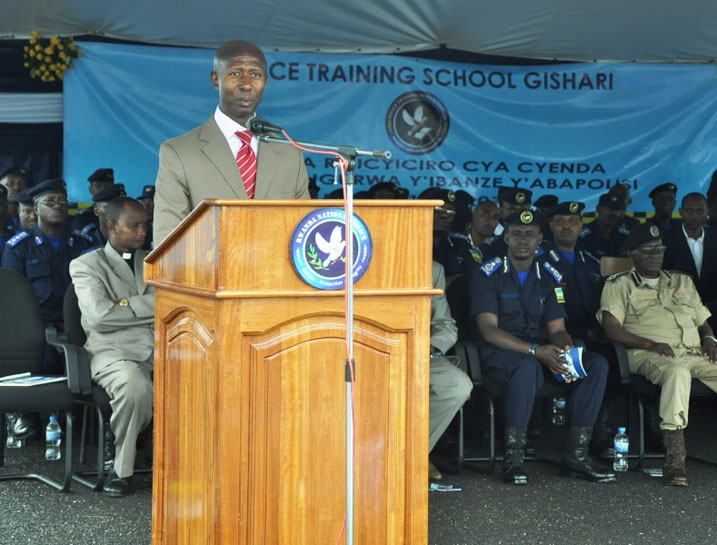 Minisitiri Mussa Fasil Harerimana yavuze ko umwuga wa gipolisi utera ishema, abawukora bagasabwa kurangwa n'ubunyangamugayo.