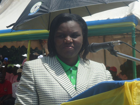 Minisitiri Venantie Tugireyezu ati "kirazira gutanga ruswa no guhishira uwayikwatse".