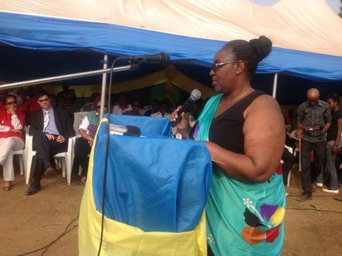 Minisitiri ushinzwe Ibiza n'impunzi Mukantabana Séraphine.