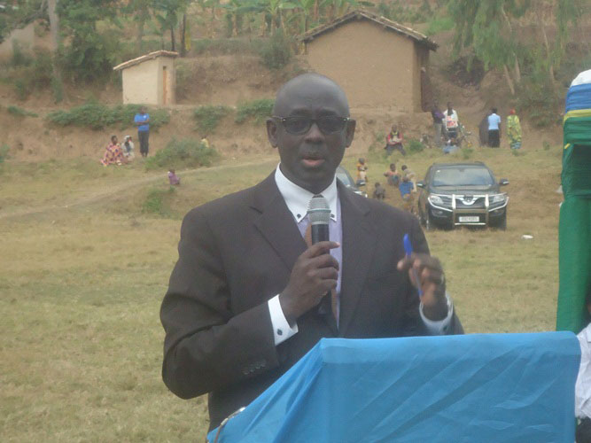 Minisitiri w'ubutabera asaba abaturage ba Byimana kwirinda guhora mu nkiko.