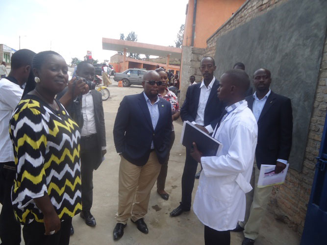 Minisitiri w'urubyiruko n'ikoranabuhanga, Nsengimana Philbert yinjira muri VTC Ruhango yashinzwe n'urubyiruko.