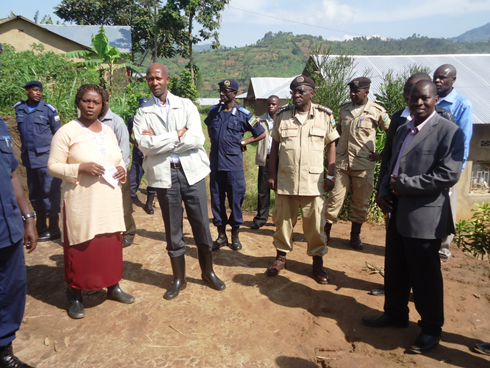 Minisitiri Fazil Harelimana aganira n