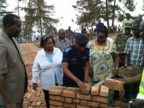 Minisitiri Mukantabana hamwe n