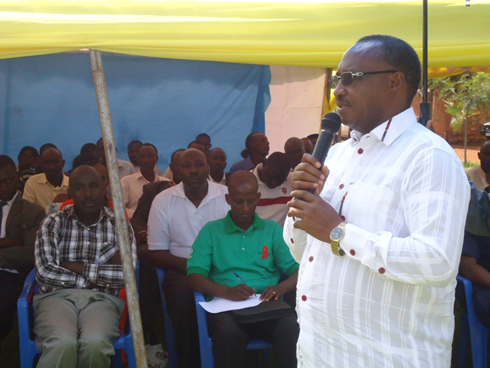 Minisitiri Musoni Protais arasaba abayobozi kudatererana abo bayobora.