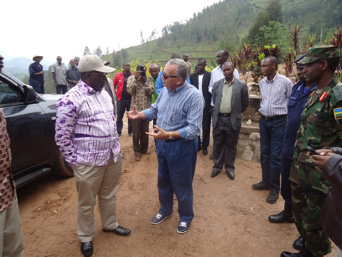 Umuyobozi wa sosiyeti PYRAMIDES, Muhamoud Salem, yasobanuriye Minisitiri w