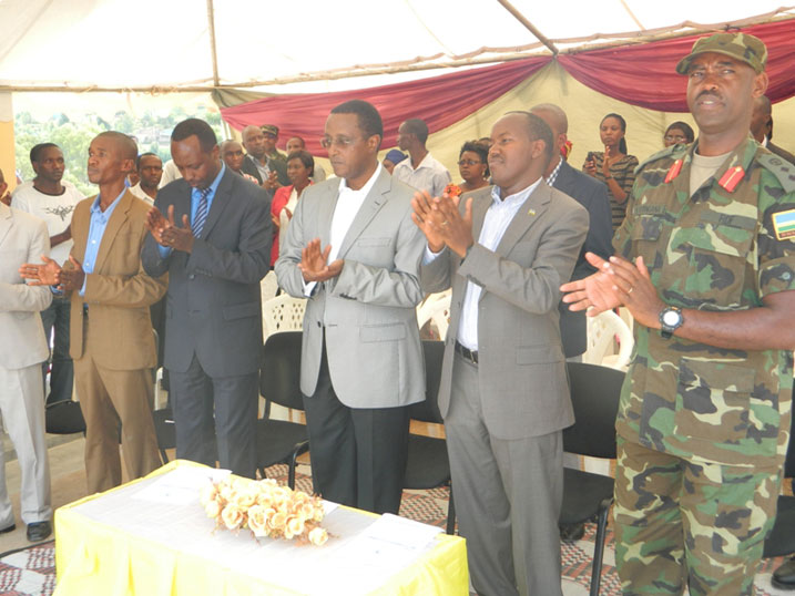 Minisitiri Biruta yasuye ES Musambira.