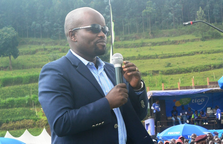 Minisitiri Nsengimana avuga ko ikoranabuhanga rihagije ngo utegure ejo hazaza.