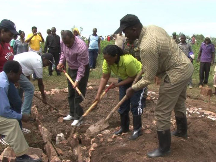 Umuganda mu karere ka Nyagatare witabiriwe n'abayobozi batandukanye.