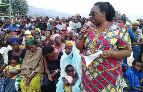 Ministre Muntabana Seraphine yijeje impunzi za Kiziba ko Leta izakora ibishoboka bakabaho neza.