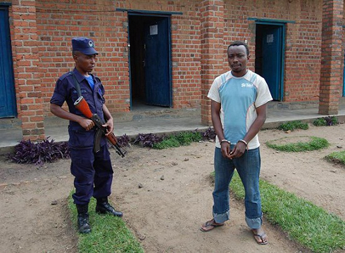 Robert Maniragaba ukurikiranyweho kubuza abaturage kwitabira mituweli.