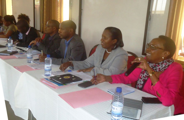 Mme Ingabire Marie Immaculee uyobora Transparency International Rwanda (iburyo), Guv. w'Intara y'Iburasirazuba, Uwamariya Odette hamwe n'abandi bayobozi ndetse n'abanyamakuru.