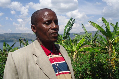 Mpariyimana Vincent avuga ko gahunda yo kubimura bakajya bagaruka kuhahinga atari nziza kuko imirima yabo yakwigabizwa n'abashimusi.