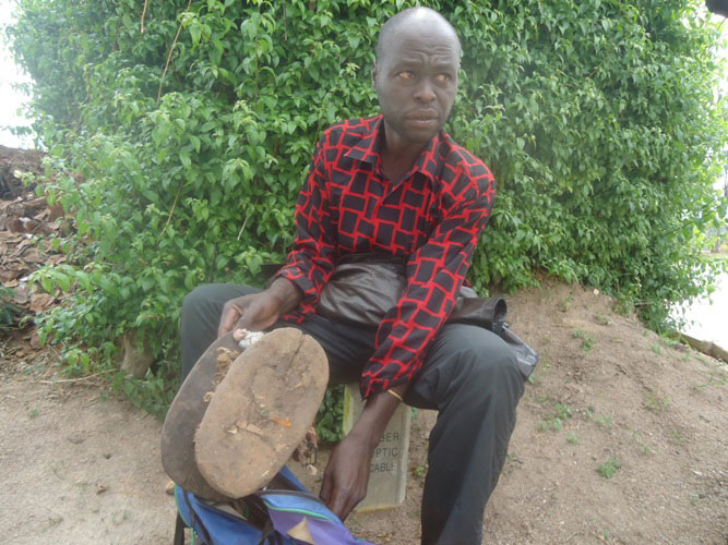 Mpinyuje yafatiwe mu karere ka Ruhango abwira abantu ko abavura inyatsi bagakira.