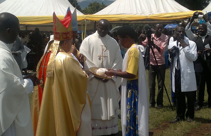 Mu gihe cyo gutura umukristu yatuye inuma nzima nk'ikimenyetso cy'amahoro.