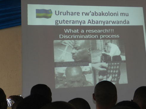 Mu gutangiza "Ndi Umunyarwanda" i Rwamagana, abakoloni bikomwe kuba aribo bazanye ibimenyetso by'urwifashisho mu gucamo Abanyarwanda ibice.